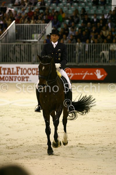 LAUGKS_MEGGLE\'S WELTTALL_MILANO_2011_SS2_3046.jpg